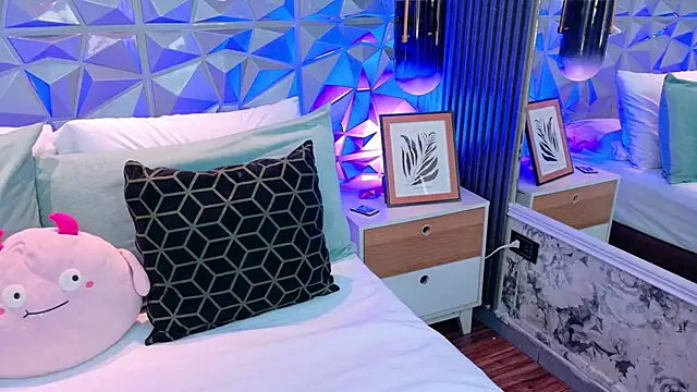 AdelineJhones online show from April 2026 02:32:02 PM