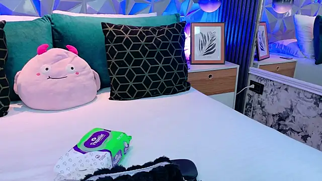 AdelineJhones online show from April 2026 02:43:01 PM