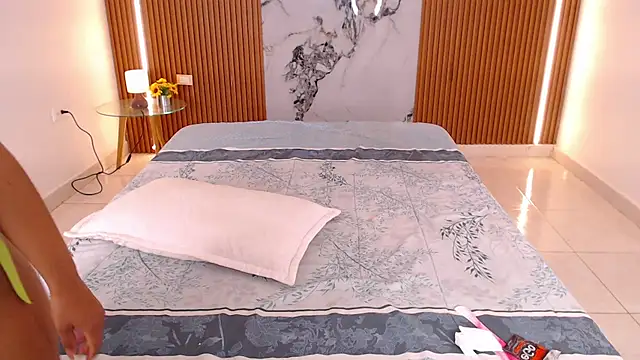 rosselyn  online show from March 2026 12:39:02 PM