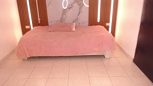 rosselyn  online show from November 2025 07:35:02 PM