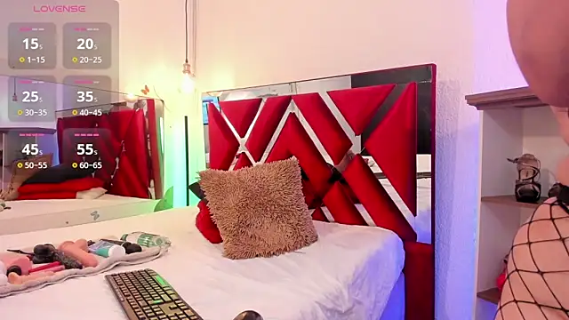 Snapshot of samantaawolf chatting on December 2025 07:57:02 PM samantaawolf online show from December 2025 07:57:02 PM