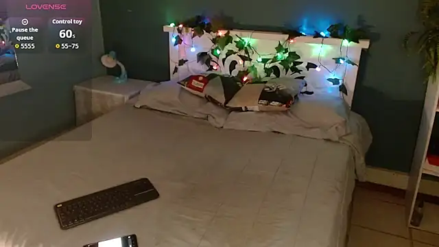 Snapshot of Samantha__Benet chatting on December 2025 09:58:02 PM Samantha Benet online show from December 2025 09:58:02 PM