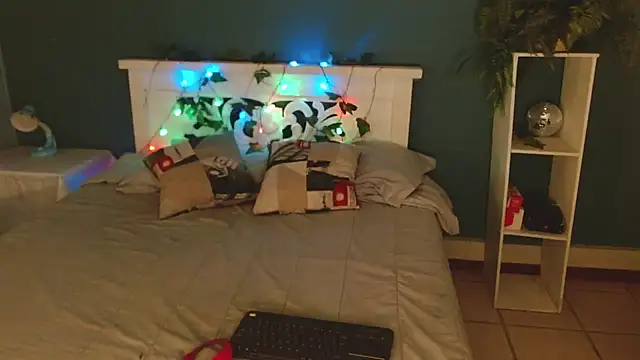 Snapshot of Samantha__Benet chatting on November 2025 07:47:01 PM Samantha Benet online show from November 2025 07:47:01 PM