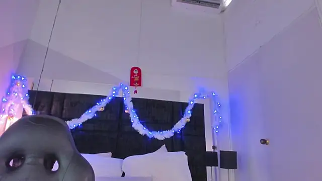 EmmadaSilva online show from November 2025 07:03:01 PM