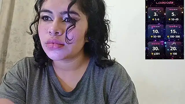 Snapshot of Magic_Alicee_ chatting on November 2025 04:05:02 AM Magic Alicee online show from November 2025 04:05:02 AM