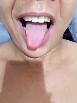 Bruninhadeusa online show from February 2026 12:53:01 AM