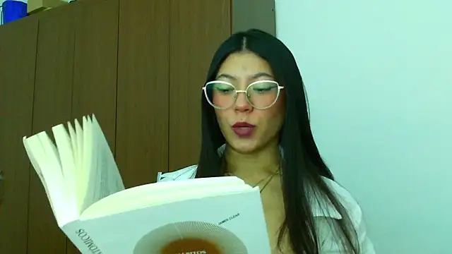 LissyM online show from November 2025 03:48:01 PM