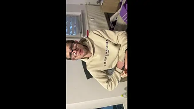 StephPra94 online show from May 2026 10:02:02 PM