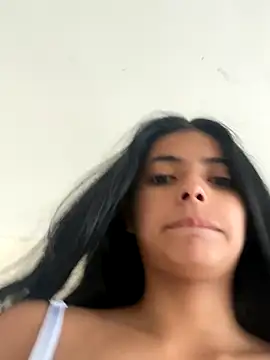 Snapshot of miadaviesx chatting on November 2025 12:44:02 PM miadaviesx online show from November 2025 12:44:02 PM