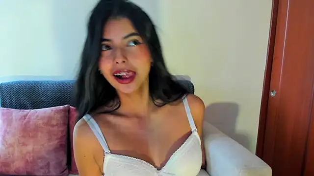 Snapshot of miadaviesx chatting on November 2025 03:37:02 PM miadaviesx online show from November 2025 03:37:02 PM