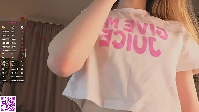 KissyCloud online show from November 2025 10:08:01 AM