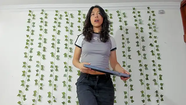 emily jonessxx online show from February 2026 04:05:01 PM