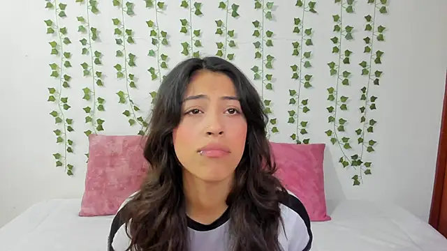 emily jonessxx online show from February 2026 06:19:01 PM