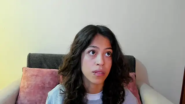 Snapshot of emily_jonessxx chatting on November 2025 06:08:01 PM emily jonessxx online show from November 2025 06:08:01 PM