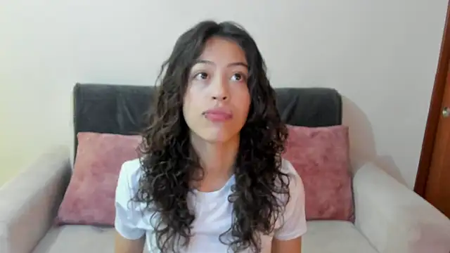 Snapshot of emily_jonessxx chatting on December 2025 01:23:01 PM emily jonessxx online show from December 2025 01:23:01 PM