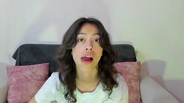 Snapshot of emily_jonessxx chatting on December 2025 01:50:01 PM emily jonessxx online show from December 2025 01:50:01 PM