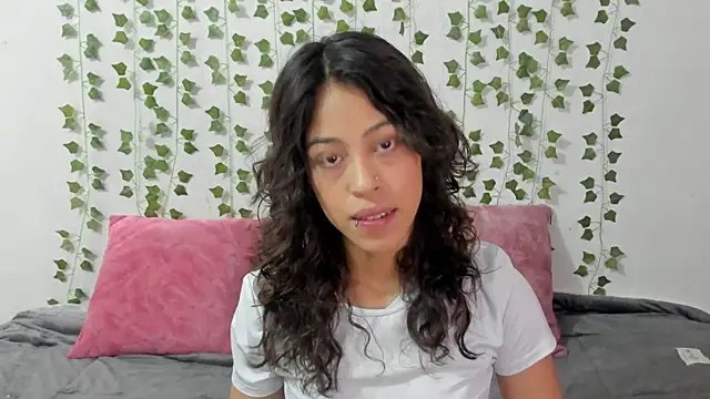 emily jonessxx online show from January 2026 05:28:02 PM