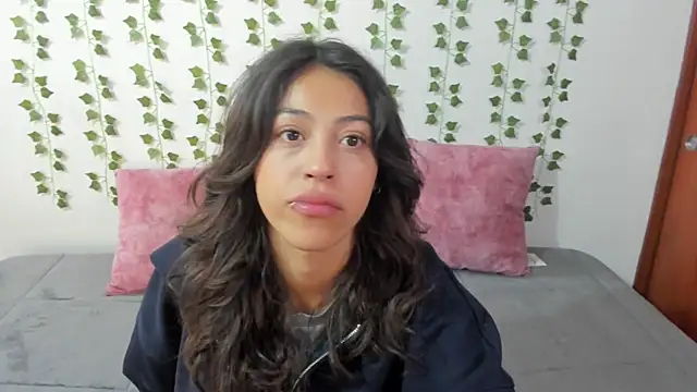 emily jonessxx online show from February 2026 07:03:02 PM