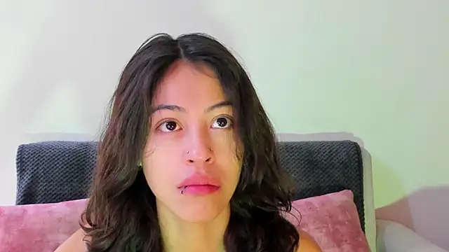 Snapshot of emily_jonessxx chatting on November 2025 01:12:01 PM emily jonessxx online show from November 2025 01:12:01 PM