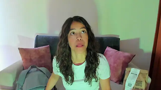 Snapshot of emily_jonessxx chatting on November 2025 06:44:01 PM emily jonessxx online show from November 2025 06:44:01 PM