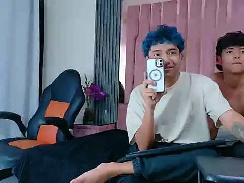 Snapshot of LiamANDJordan chatting on October 2025 09:25:01 PM LiamANDJordan online show from October 2025 09:25:01 PM