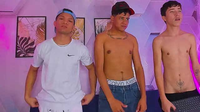 Snapshot of Room_boys_hot chatting on November 2025 01:31:01 AM Room boys hot online show from November 2025 01:31:01 AM