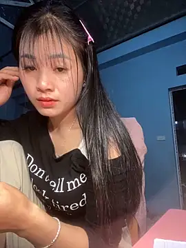 Snapshot of o-one-o chatting on November 2025 09:40:02 PM o-one-o online show from November 2025 09:40:02 PM