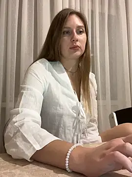 Snapshot of Elina1 chatting on November 2025 09:48:02 PM Elina1 online show from November 2025 09:48:02 PM