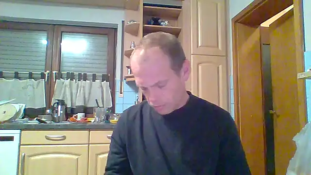 tommy3300 online show from November 2025 05:43:01 AM