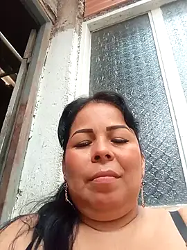 Snapshot of mother2-divorced chatting on February 2026 07:35:02 PM mother2-divorced online show from February 2026 07:35:02 PM