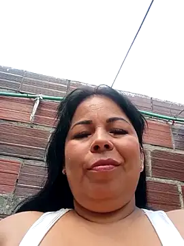 Snapshot of mother2-divorced chatting on May 2026 01:40:02 PM mother2-divorced online show from May 2026 01:40:02 PM