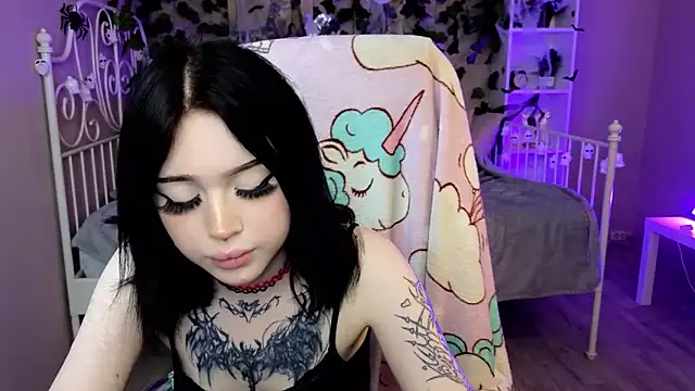 Emma Kirks online show from November 2025 11:04:01 AM