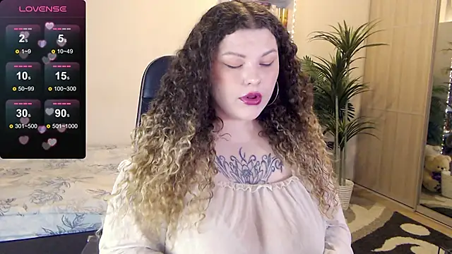 GwenSummers online show from November 2025 03:43:01 AM