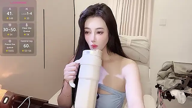 Snapshot of Follyise chatting on May 2026 08:33:02 AM Follyise online show from May 2026 08:33:02 AM