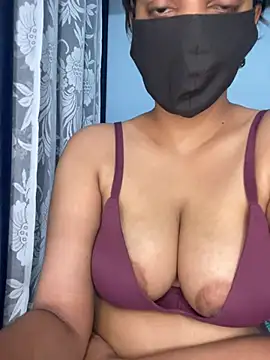 Snapshot of Cute_Marina chatting on July 2026 01:17:01 PM Cute Marina online show from July 2026 01:17:01 PM
