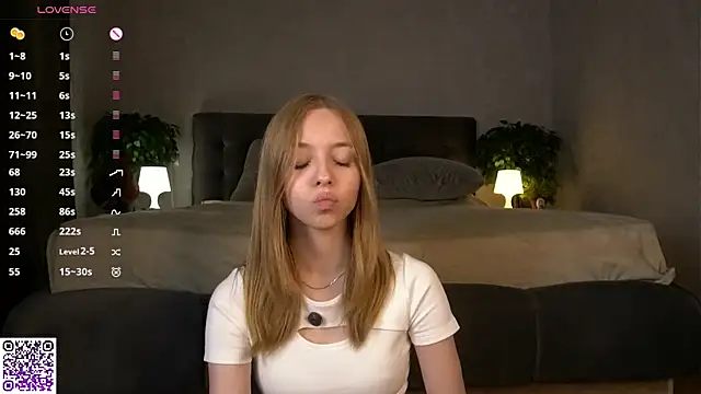 BarbaraViggiani online show from November 2025 04:45:01 PM