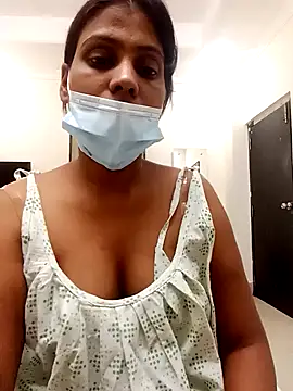 royalgirl321 online show from December 2025 06:44:02 PM