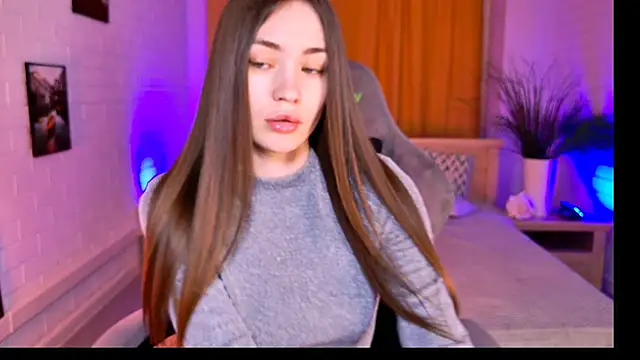 lollyrais online show from April 2026 01:24:01 PM