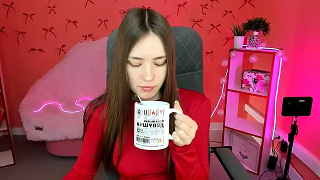 lollyrais online show from April 2026 01:13:02 PM