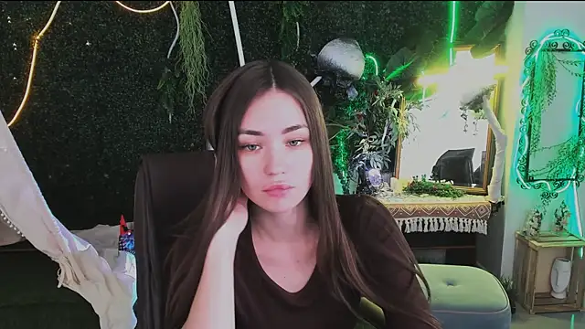 lollyrais online show from December 2025 01:57:01 PM