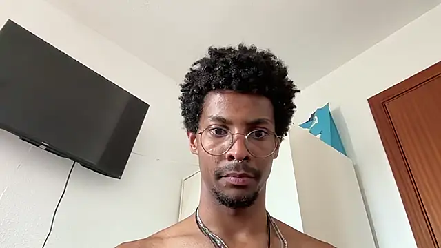 Snapshot of Albert_Madrid chatting on July 2026 06:03:01 PM Albert Madrid online show from July 2026 06:03:01 PM