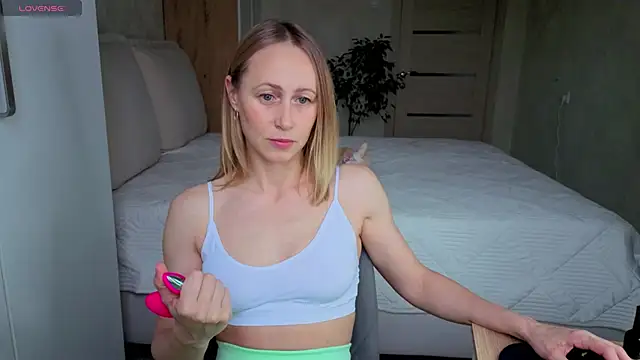 Snapshot of MissNatali_ chatting on May 2026 01:43:01 AM MissNatali online show from May 2026 01:43:01 AM