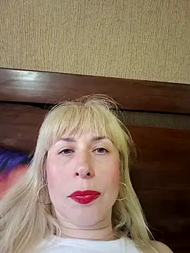 Snapshot of SelinaLovqx chatting on June 2026 05:06:01 AM SelinaLovqx online show from June 2026 05:06:01 AM