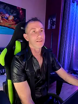 Snapshot of Gamerinleather chatting on October 2025 05:56:01 PM Gamerinleather online show from October 2025 05:56:01 PM
