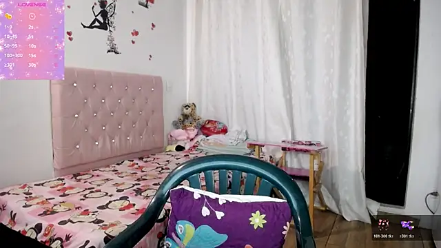 Snapshot of TaylorLight chatting on December 2025 09:41:01 AM TaylorLight online show from December 2025 09:41:01 AM