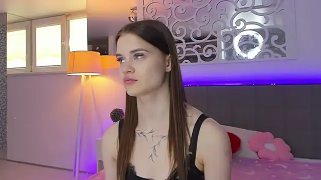 LuisaClover online show from March 2026 01:11:01 PM