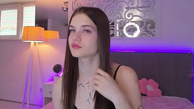 LuisaClover online show from March 2026 01:29:02 PM