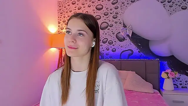 LuisaClover online show from May 2026 12:44:01 PM