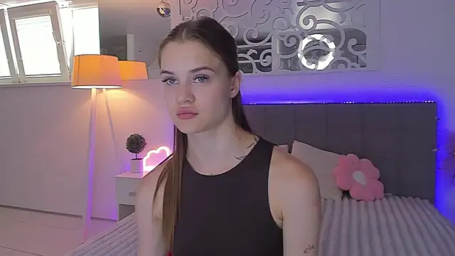 LuisaClover online show from July 2026 12:21:02 PM