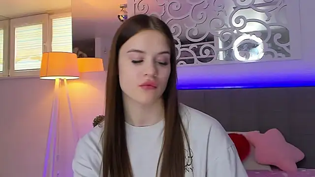 LuisaClover online show from March 2026 01:28:02 PM